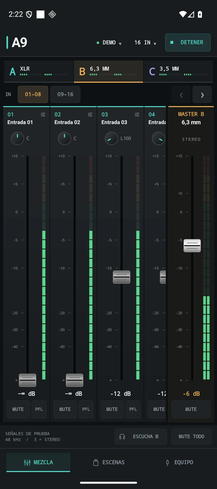 Mezcla B con los faders de cuatro entradas y el máster